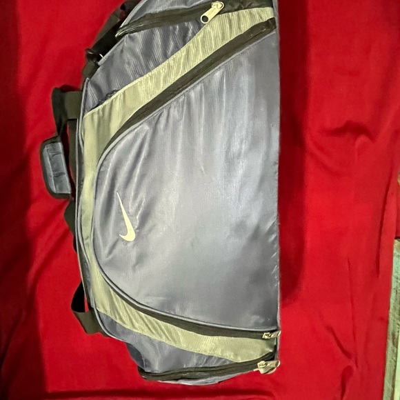 Large Nike Duffel Bag - Picture 2 of 7